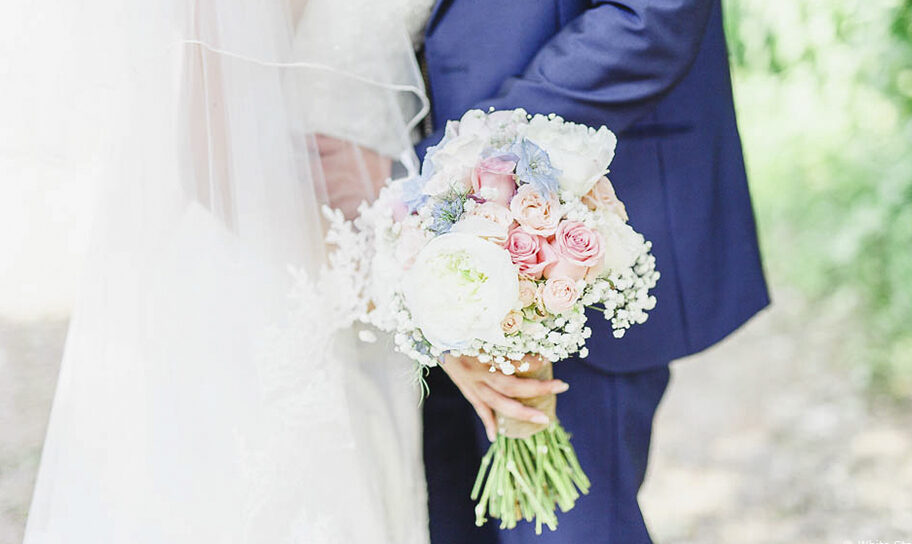 wedding bouquet blue peach