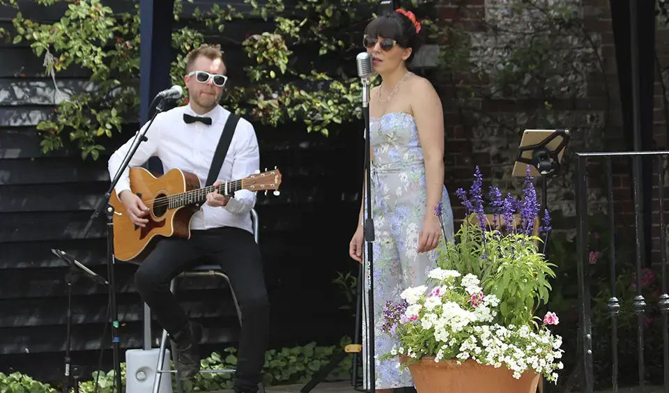 upwaltham barns wedding ideas jazz singer